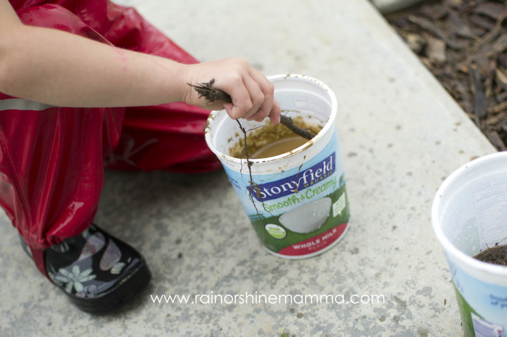 Rainy Day Fun: Mixing Mud Paint! Rain or Shine Mamma.