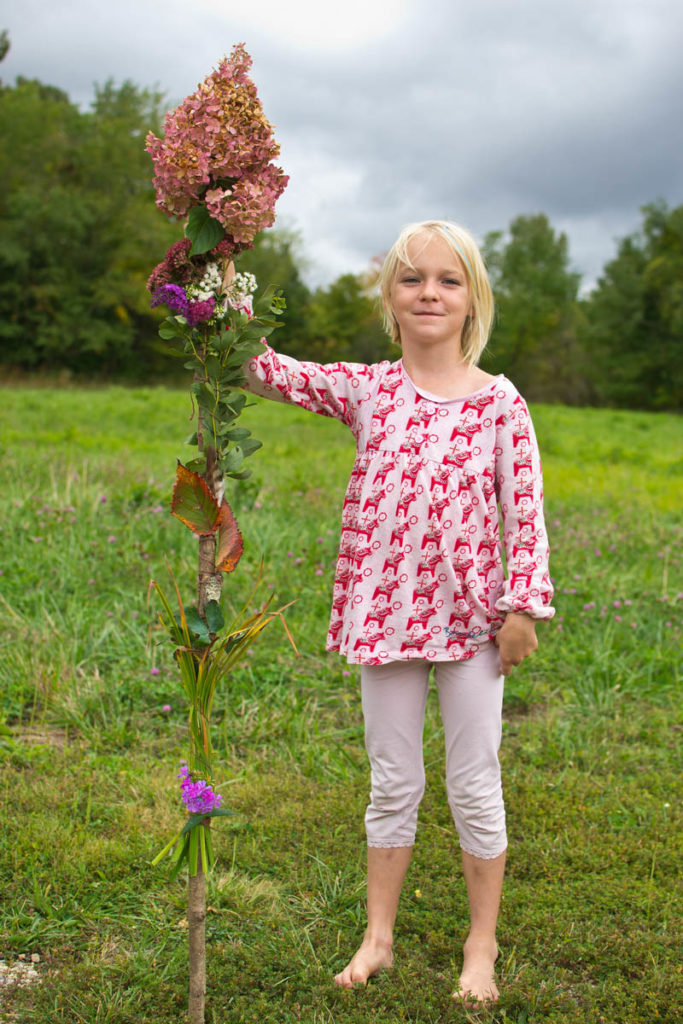 Make a Beautiful Hiking Stick from Nature. A fun nature activity that fits both younger and older kids. Rain or Shine Mamma. #naturecraft #natureactivities #nature #forestschool 